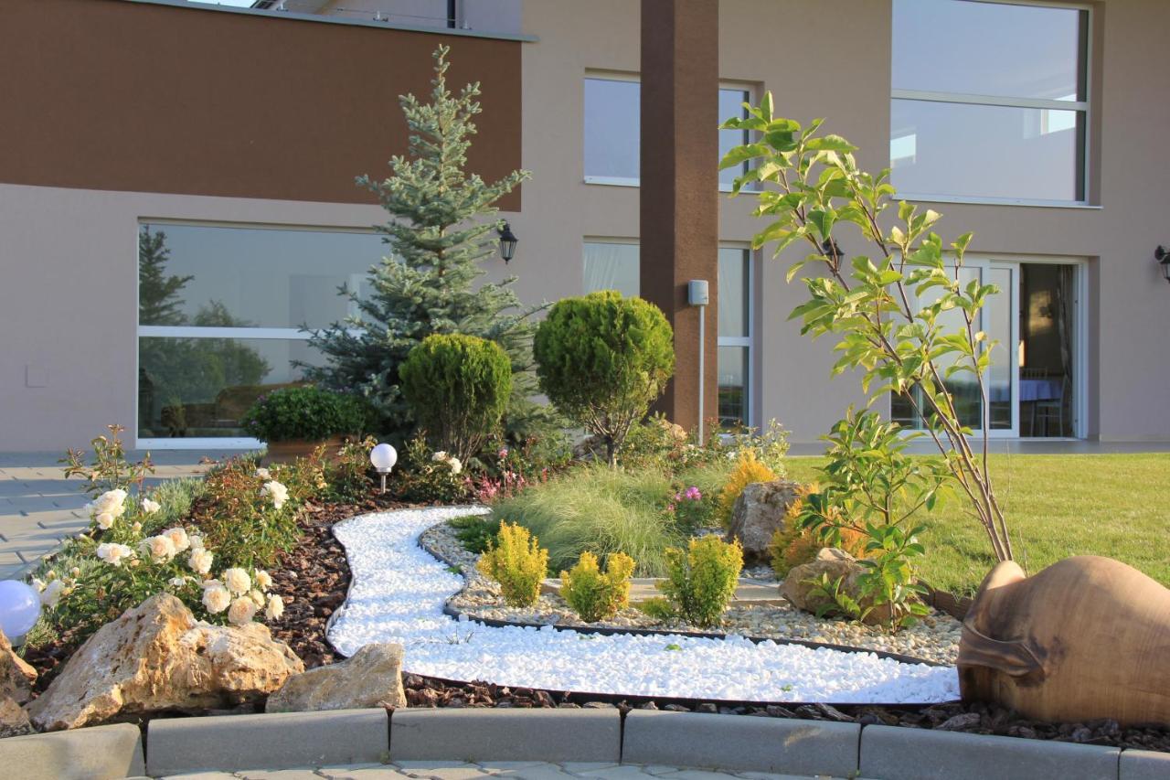 Hotel Harmonia Ostratice Exterior foto