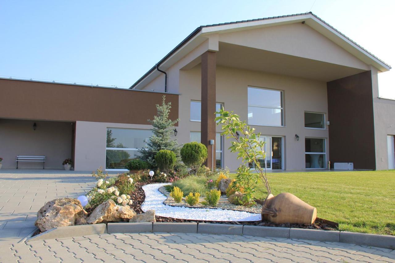 Hotel Harmonia Ostratice Exterior foto