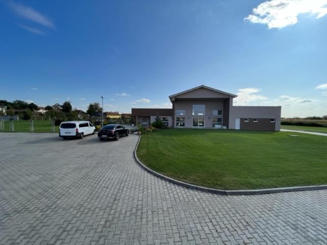 Hotel Harmonia Ostratice Exterior foto