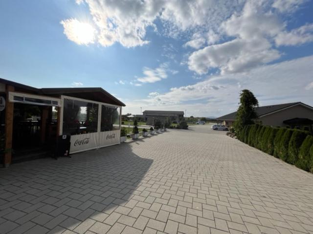 Hotel Harmonia Ostratice Exterior foto